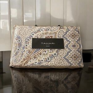 Tahari Home Reversible Full/Queen Duvet Set New